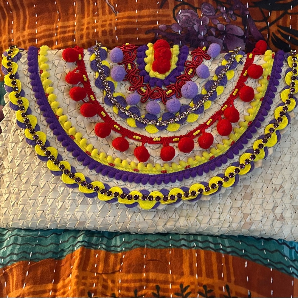 NWOT Colorful Pom Pom Straw Clutch